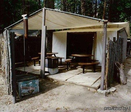 Отель Housekeeping Camp Карри-Виллидж Ресторан фото